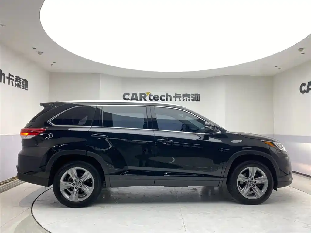 TOYOTA HIGHLANDER