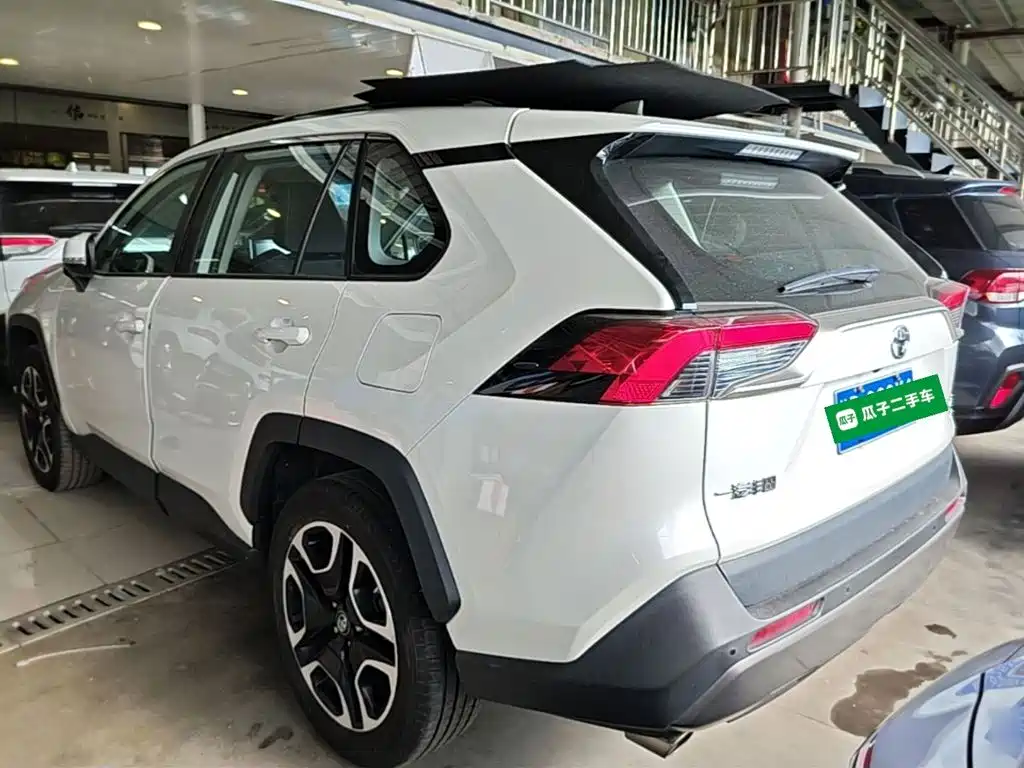 Toyota RAV4 — миниатюра 5
