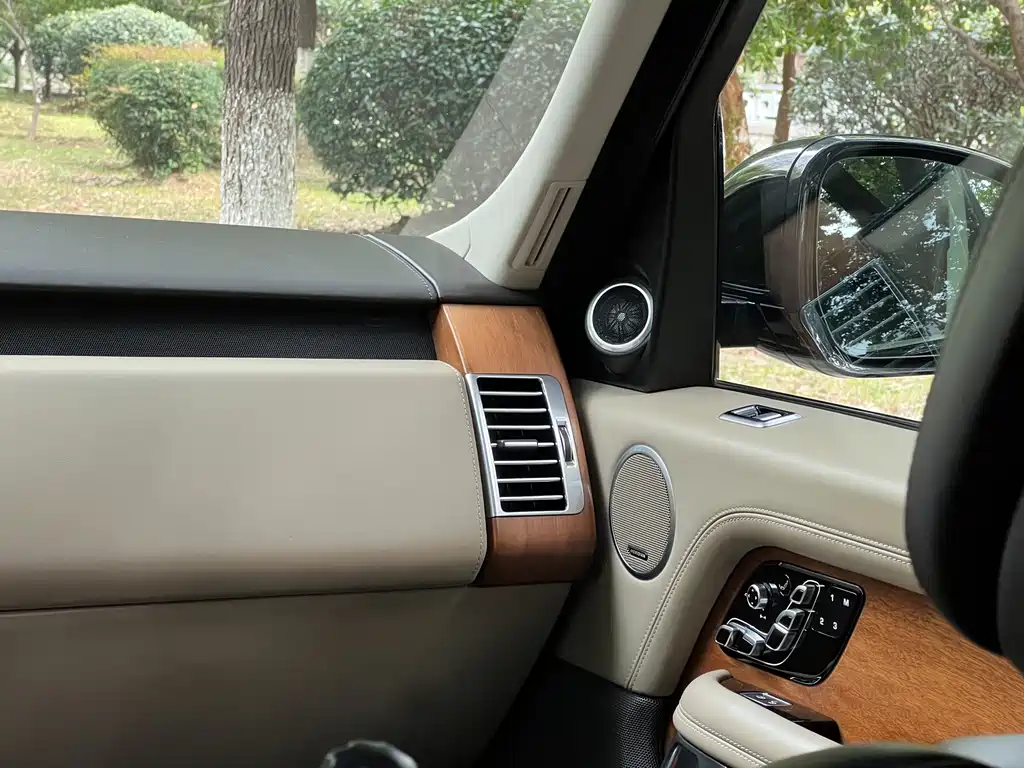 Land Rover Range Rover — миниатюра 21