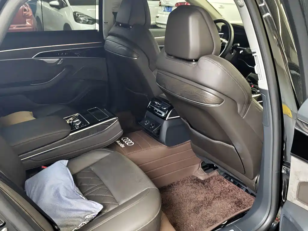 Audi A8 — миниатюра 12
