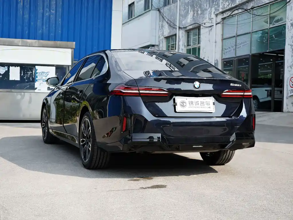 BMW 5 Series — миниатюра 6