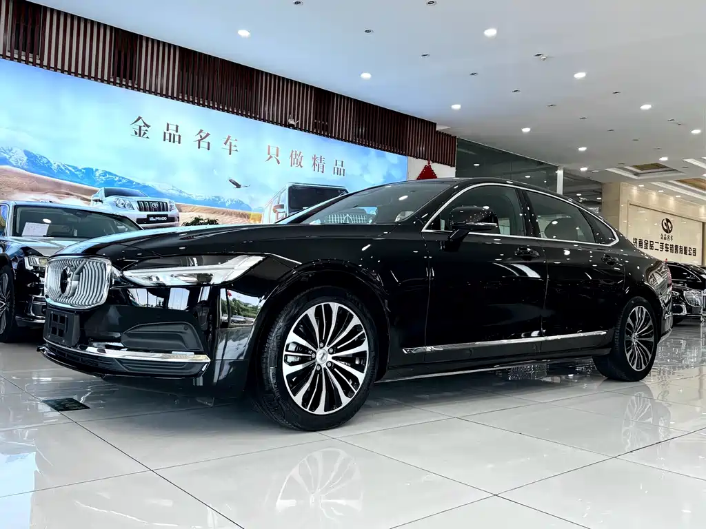 Volvo S90 2025 B5 Luxury