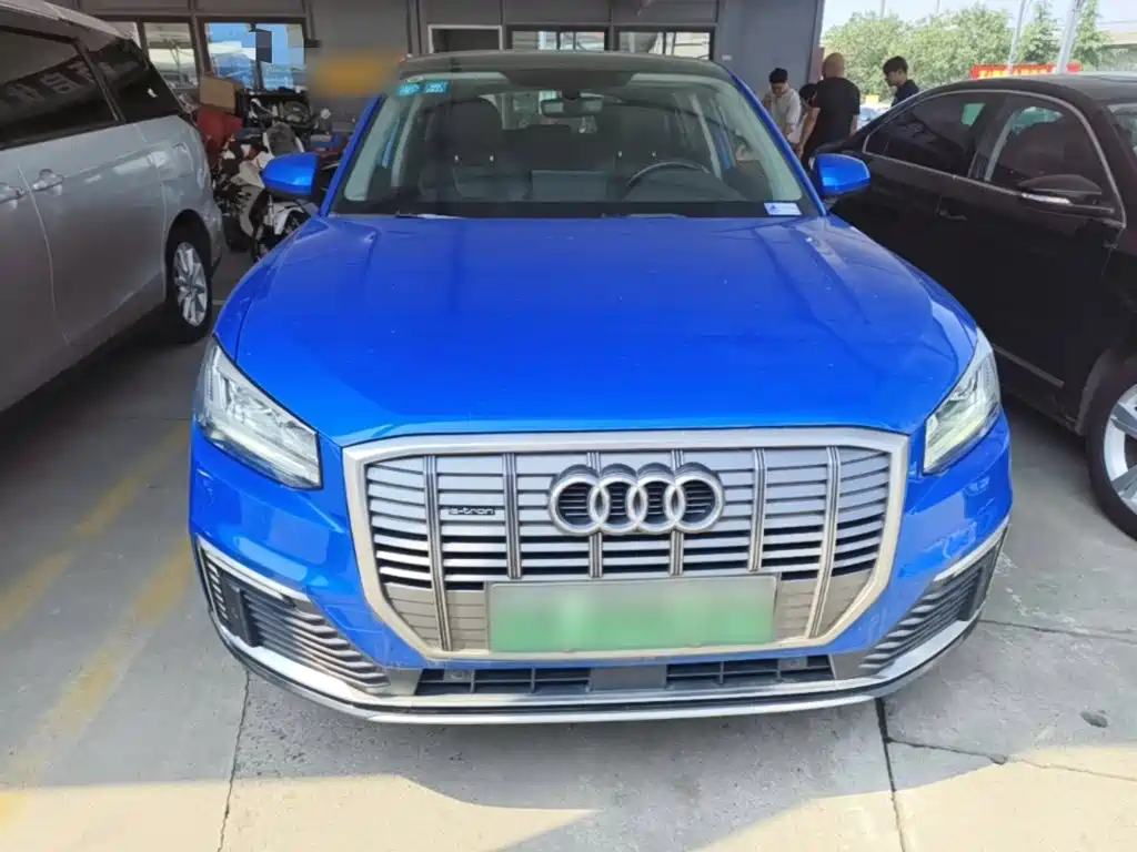 Audi Q2L e-tron — миниатюра 3