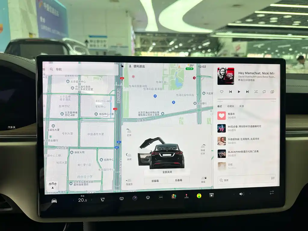 Tesla Model X — миниатюра 7