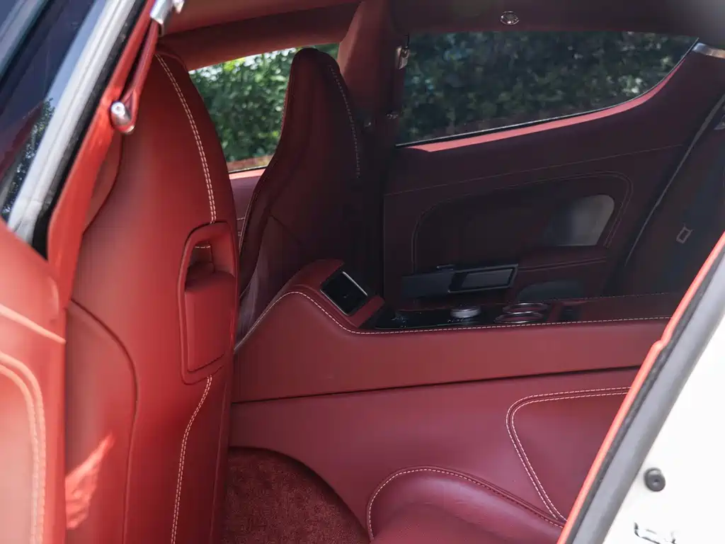 Aston Martin Rapide — миниатюра 16