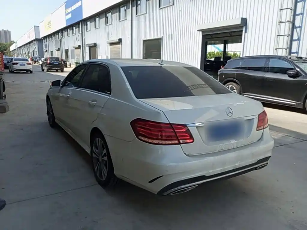 Mercedes-Benz E-Class — миниатюра 5
