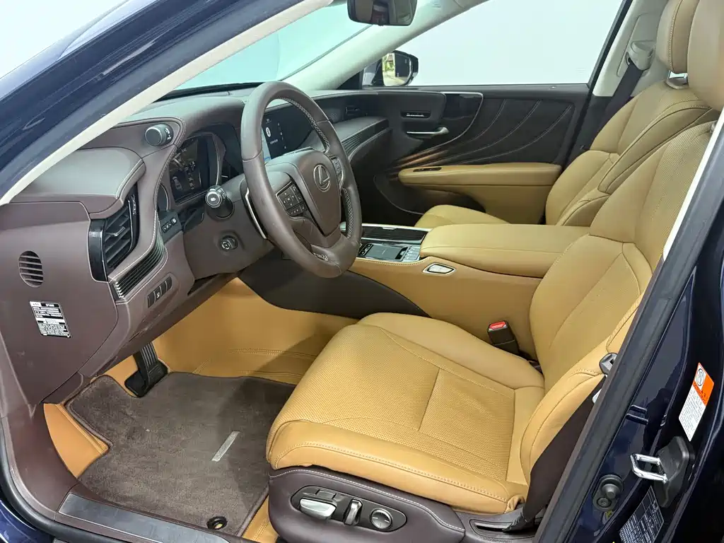 Lexus LS — миниатюра 8