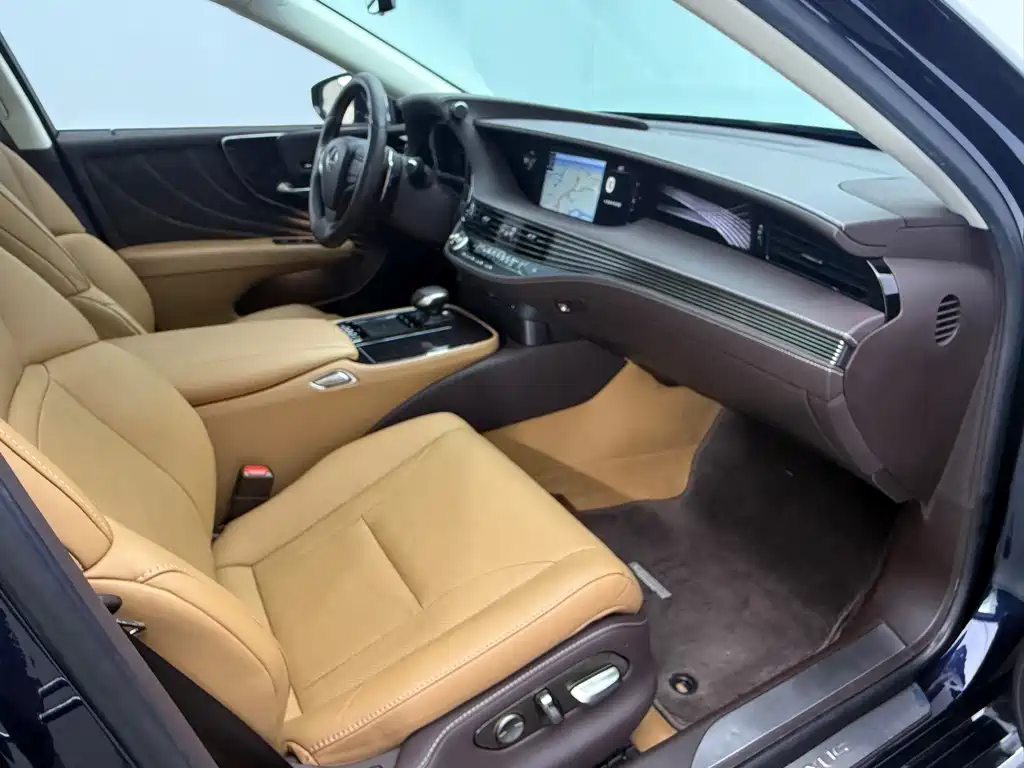 Lexus LS — миниатюра 9