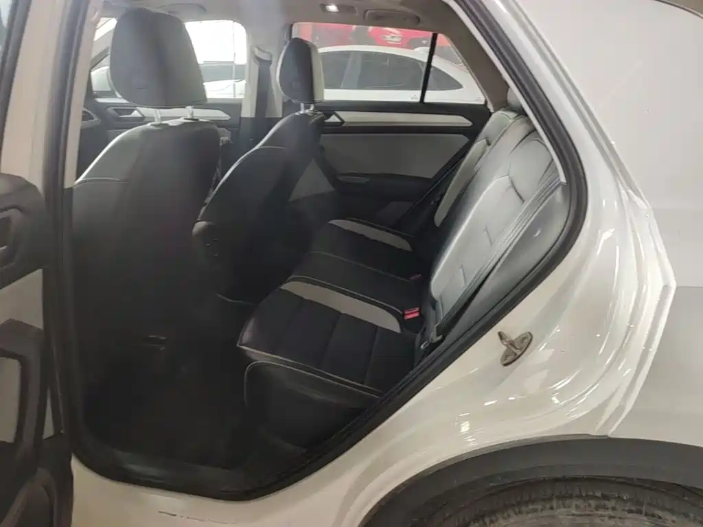 Volkswagen T-Roc — миниатюра 17