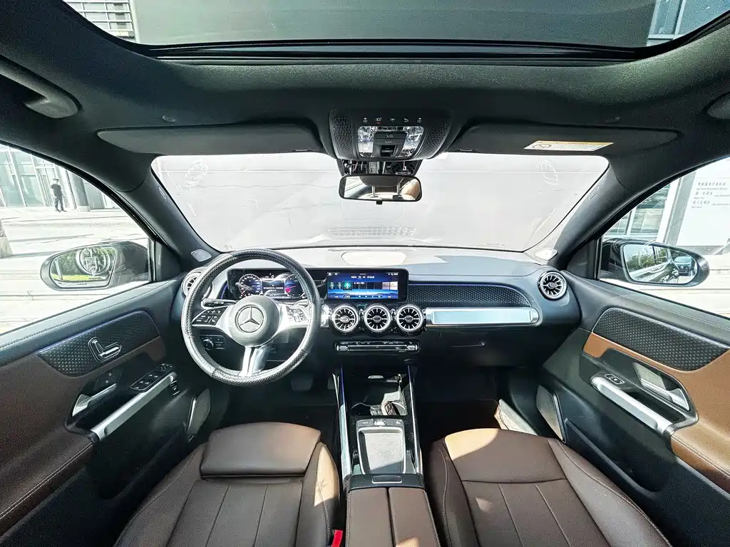 Mercedes-Benz GLB — миниатюра 8