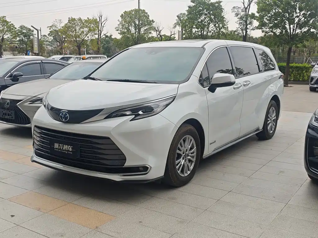 TOYOTA SIENNA