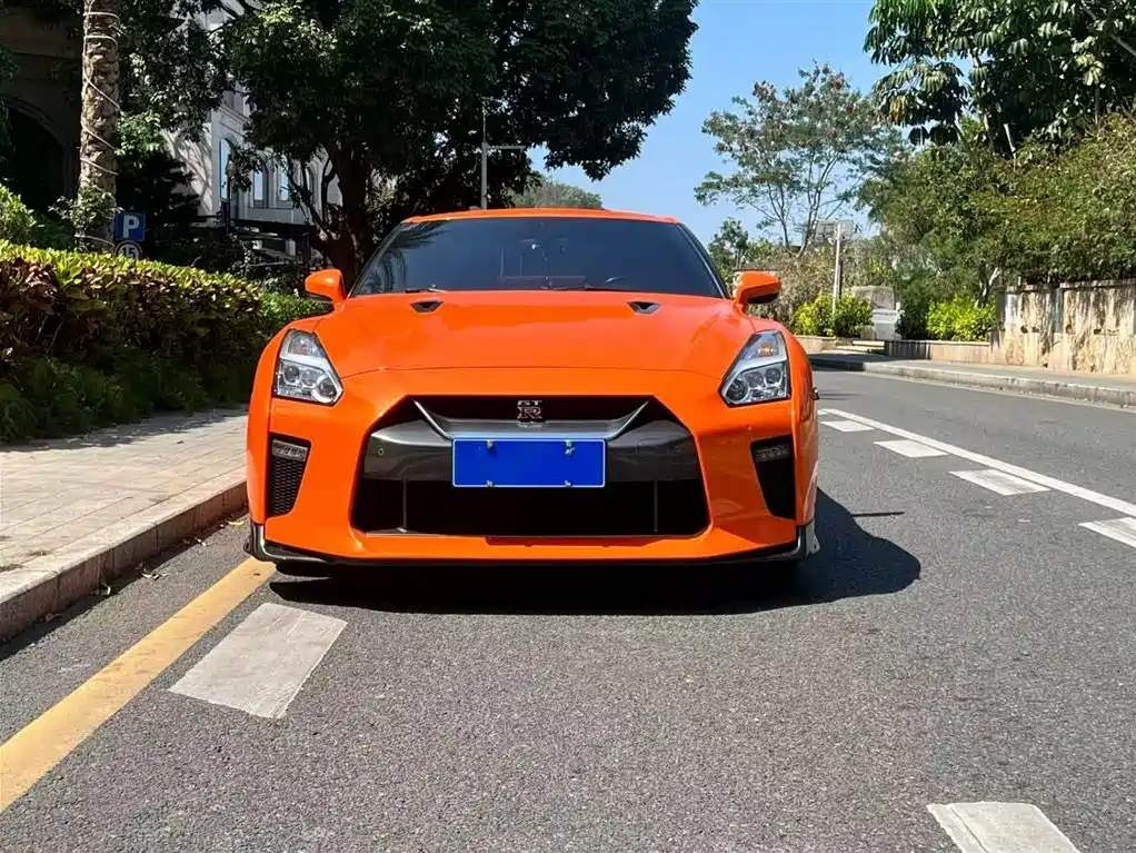 NISSAN GT R