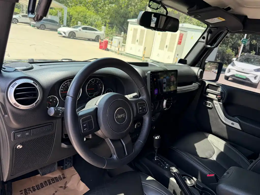 Jeep Wrangler — миниатюра 11