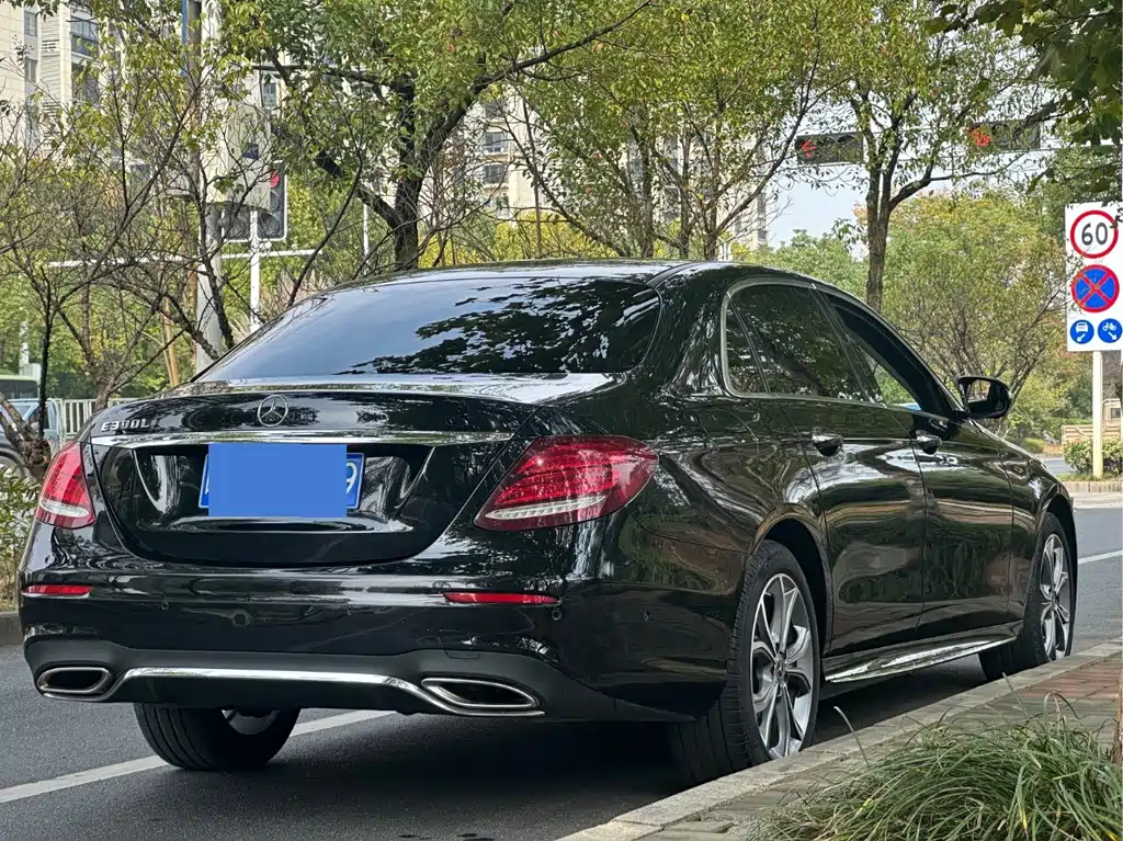 Mercedes-Benz E-Class — миниатюра 5