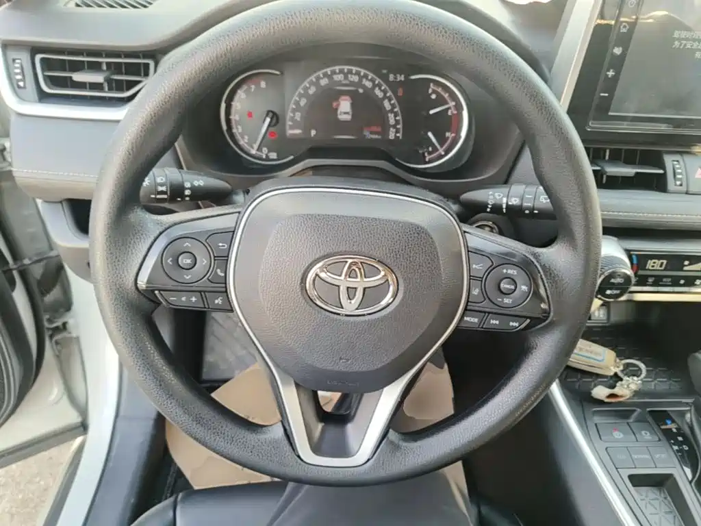 Toyota RAV4 — миниатюра 11