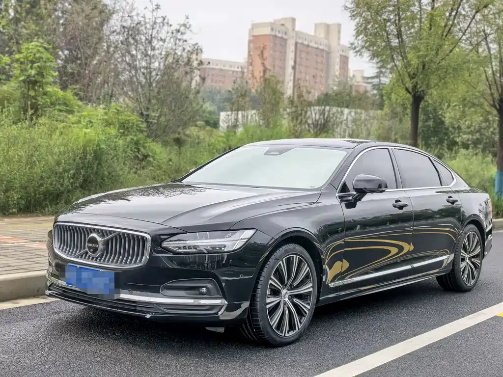 VOLVO  S90