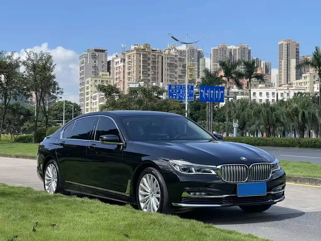 BMW 7 Series — миниатюра 3