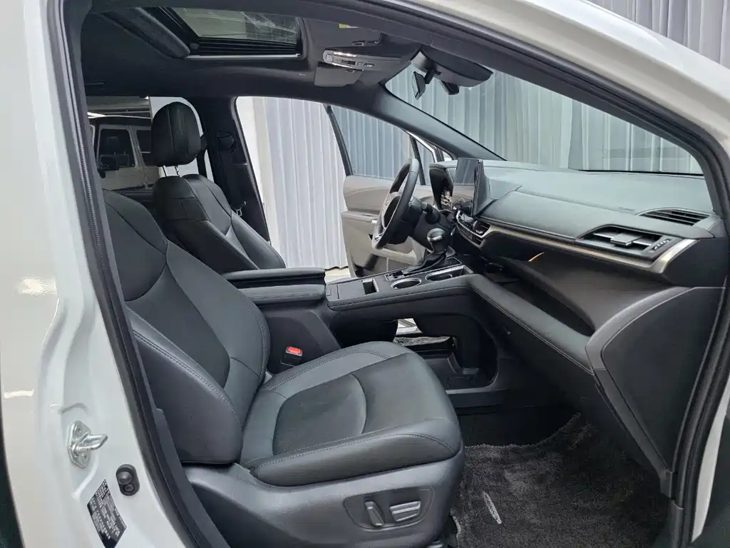 Toyota Sienna — миниатюра 8