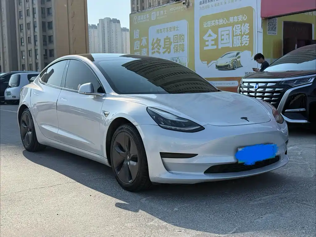 Tesla Model 3 — миниатюра 3