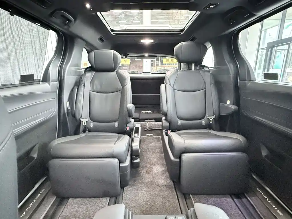 Toyota Sienna — миниатюра 11