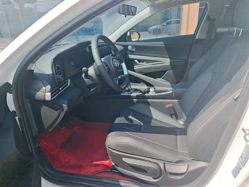 Hyundai Elantra — миниатюра 14
