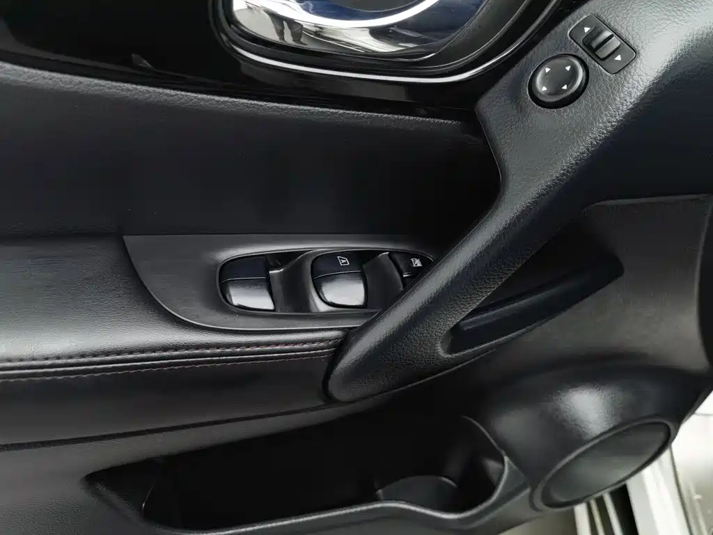 Nissan Qashqai — миниатюра 9