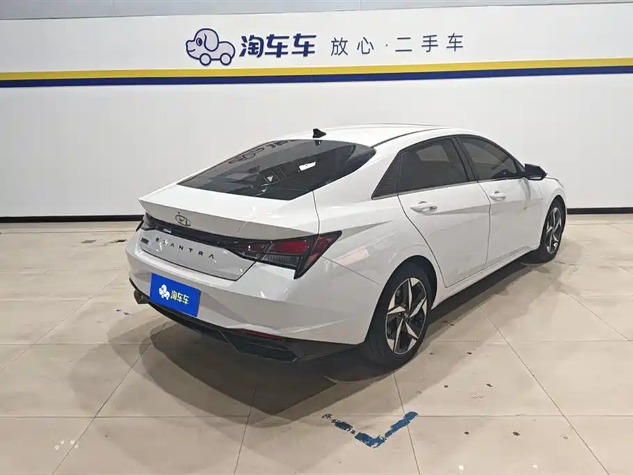 Hyundai Elantra - фото 3