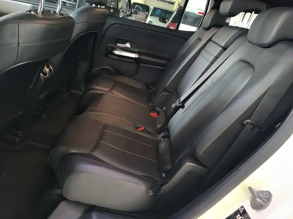 Mercedes-Benz GLB — миниатюра 17