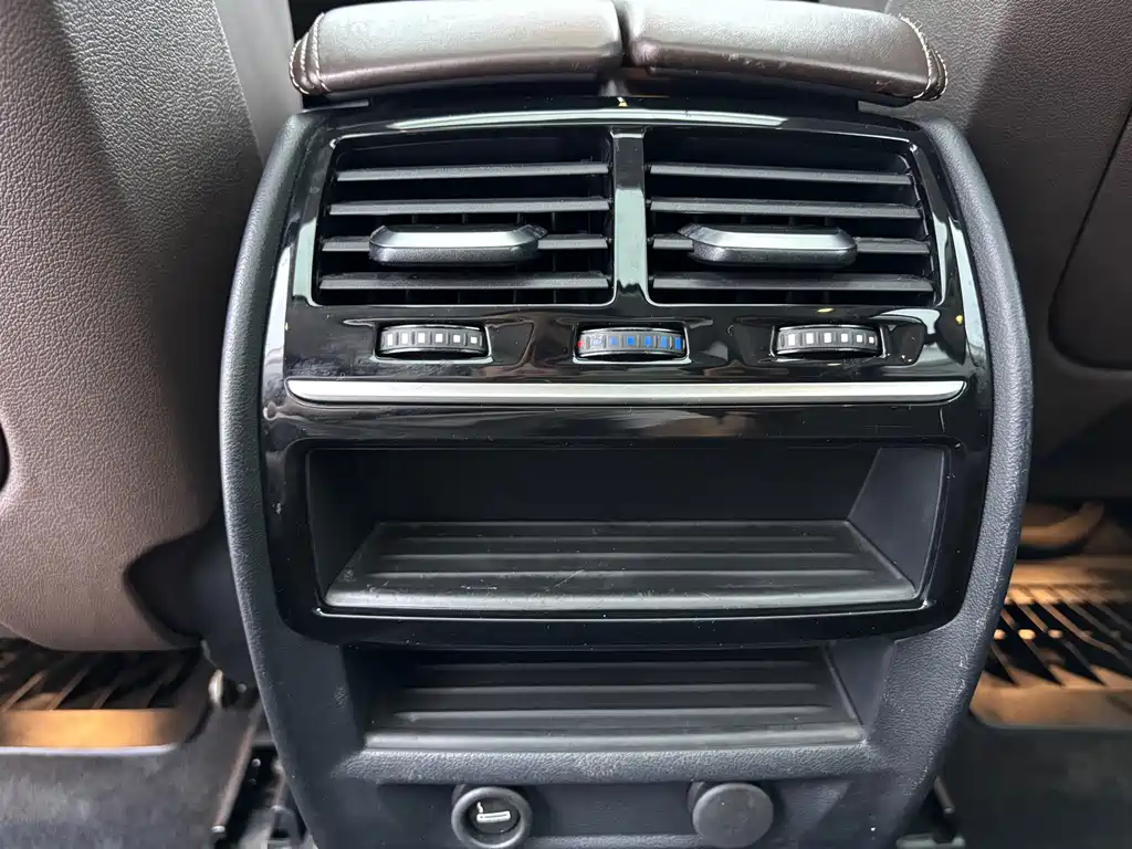 BMW 5 Series New Energy — миниатюра 14
