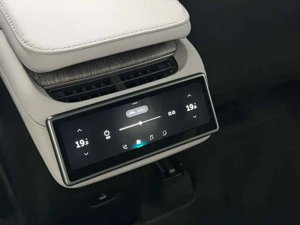 NIO EC6 — миниатюра 17