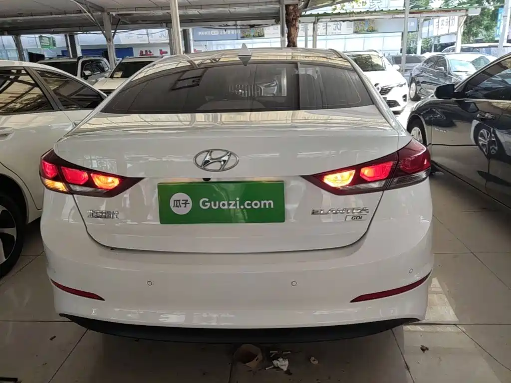 Hyundai Elantra — миниатюра 6