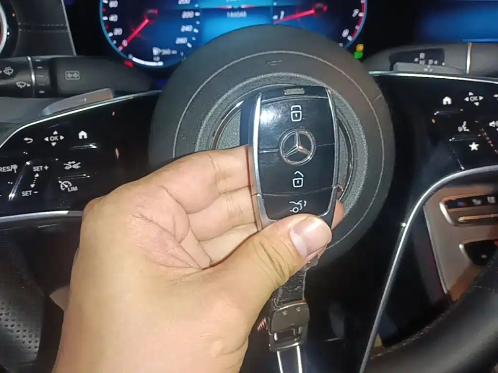 Mercedes-Benz E-Class — миниатюра 9
