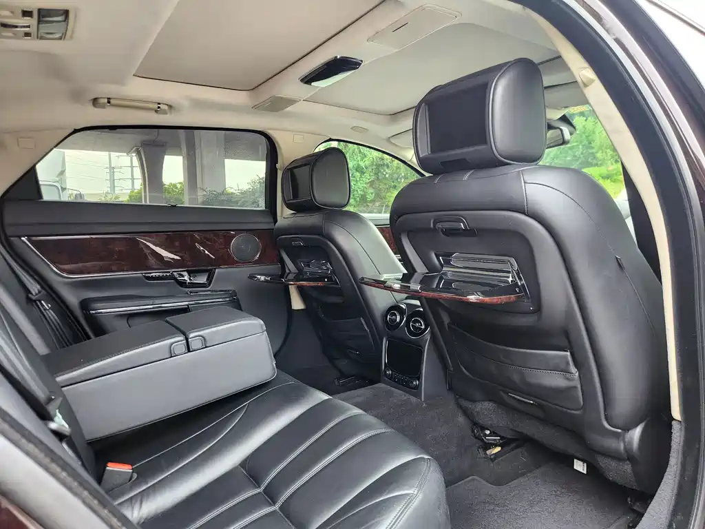 Jaguar XJ — миниатюра 17