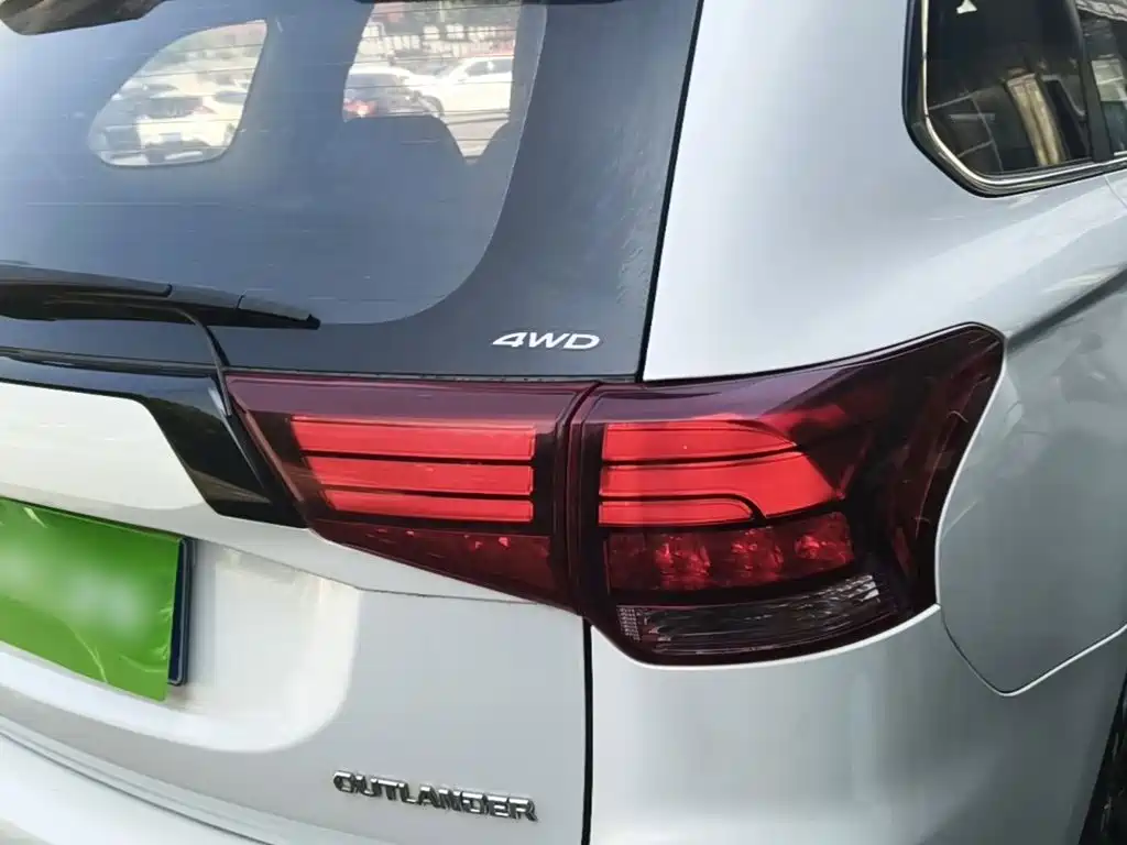 Mitsubishi Outlander — миниатюра 8