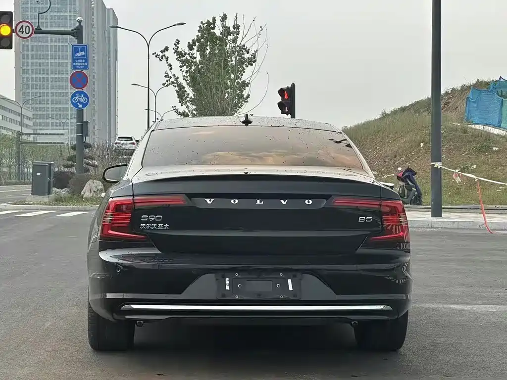 Volvo S90 — миниатюра 8