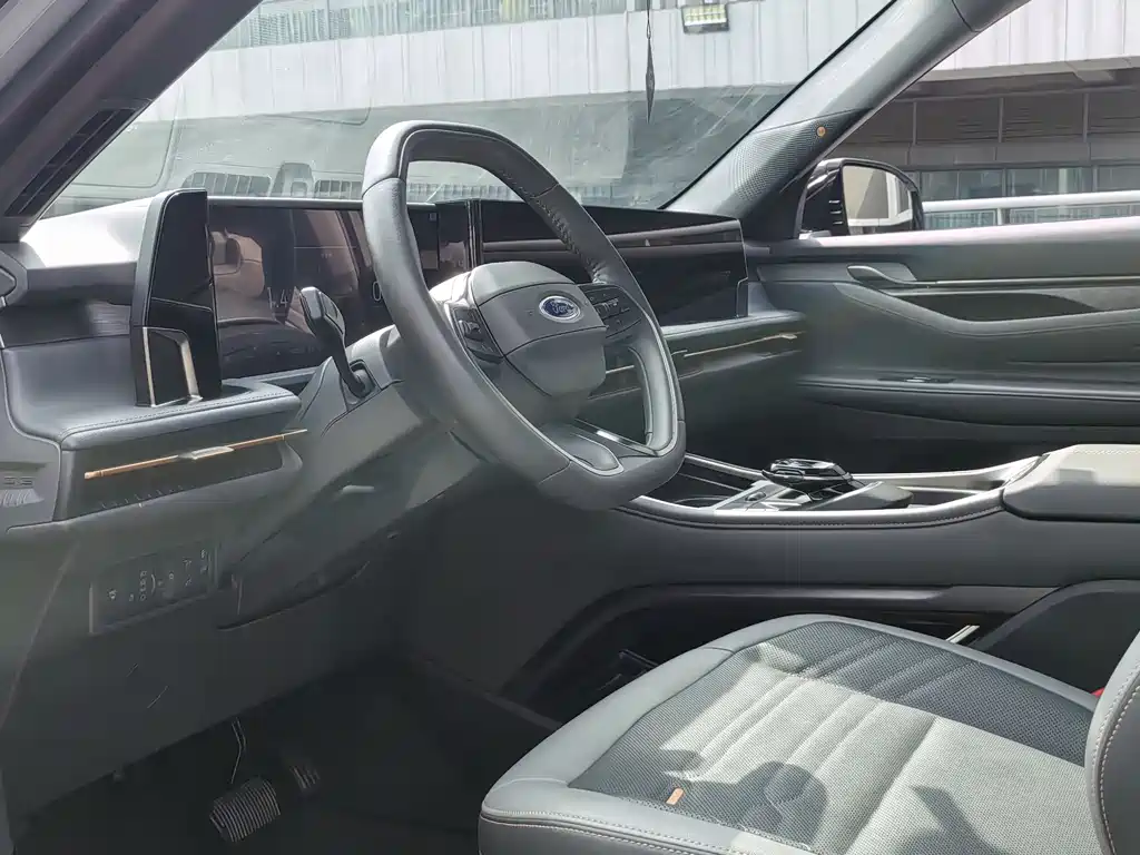 Ford Edge 2023 L 2.0T EcoBoost мест