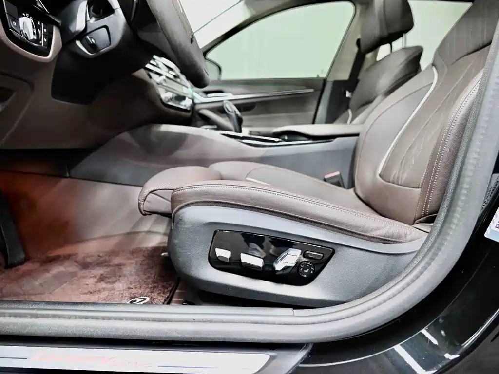 BMW 5 Series — миниатюра 19