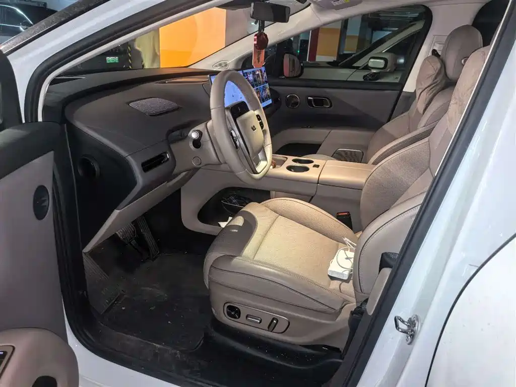 Li Auto i8 2025 Standard