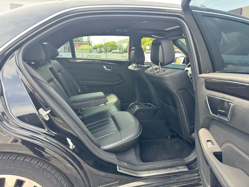 Mercedes-Benz E-Class — миниатюра 11