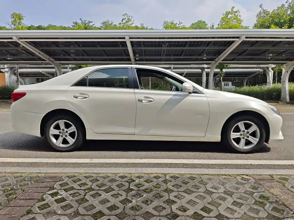 Toyota Reiz — миниатюра 4