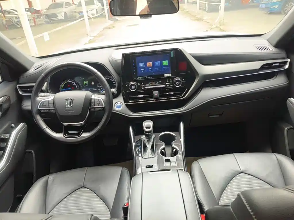 Toyota Crown Kluger — миниатюра 10