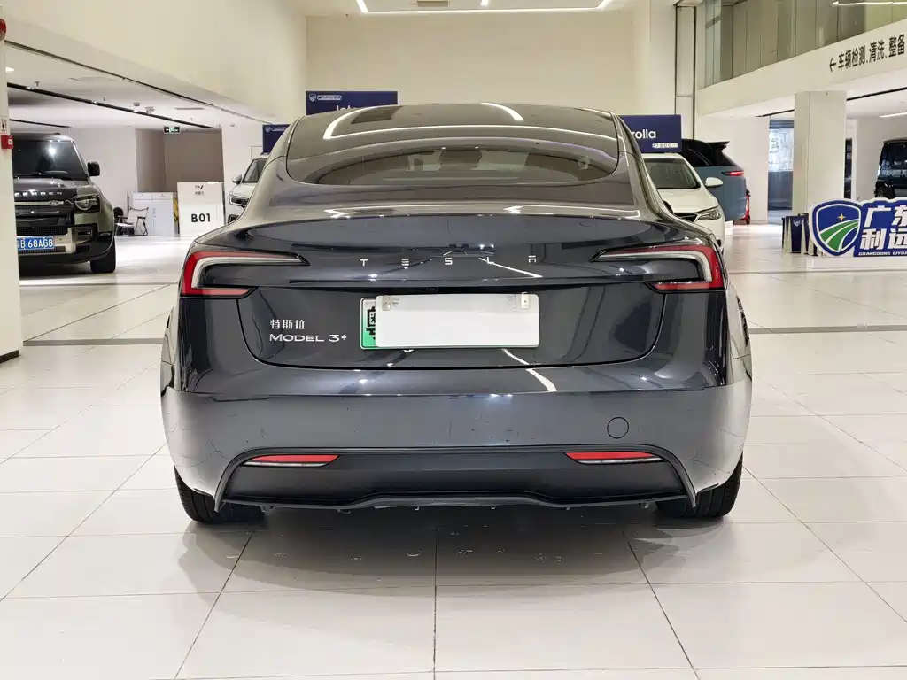 Tesla Model 3 — миниатюра 10