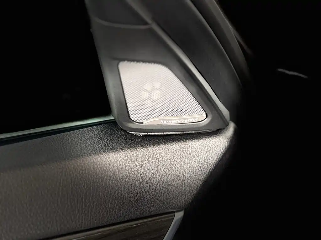 BMW 5 Series — миниатюра 14