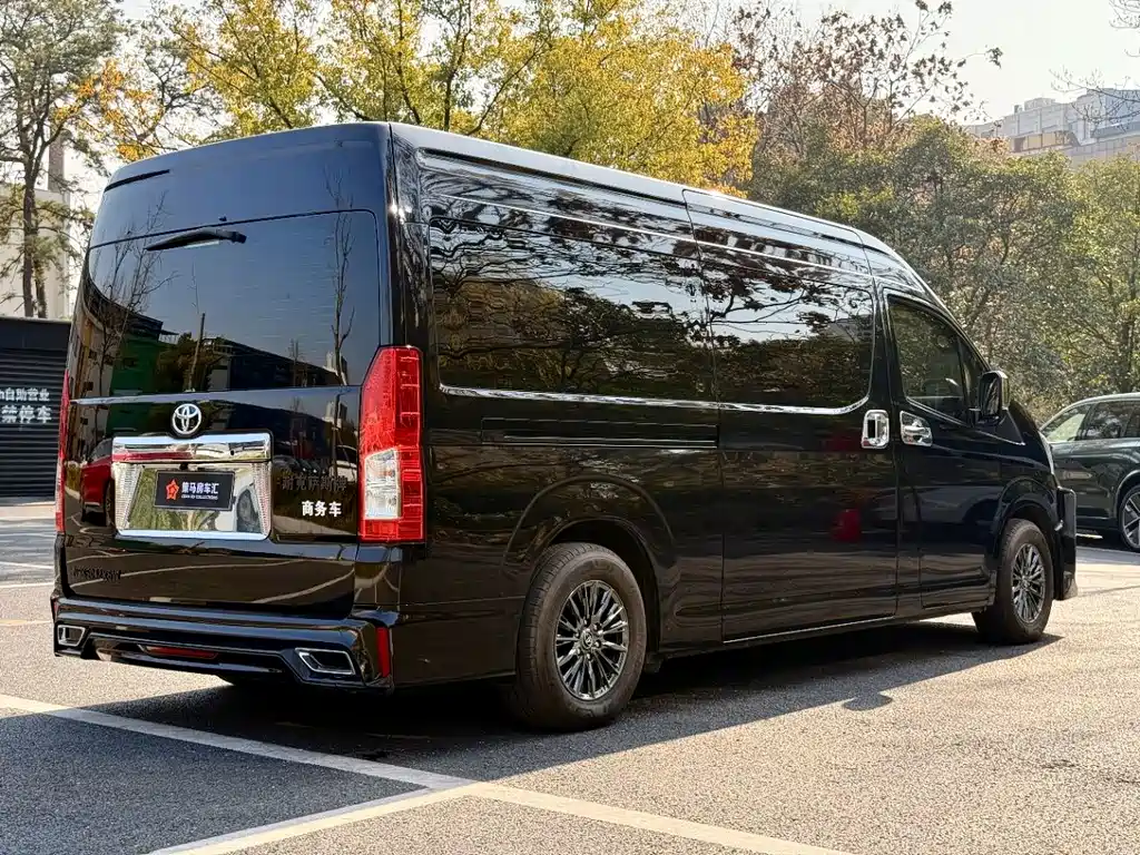 Toyota Hiace — миниатюра 13