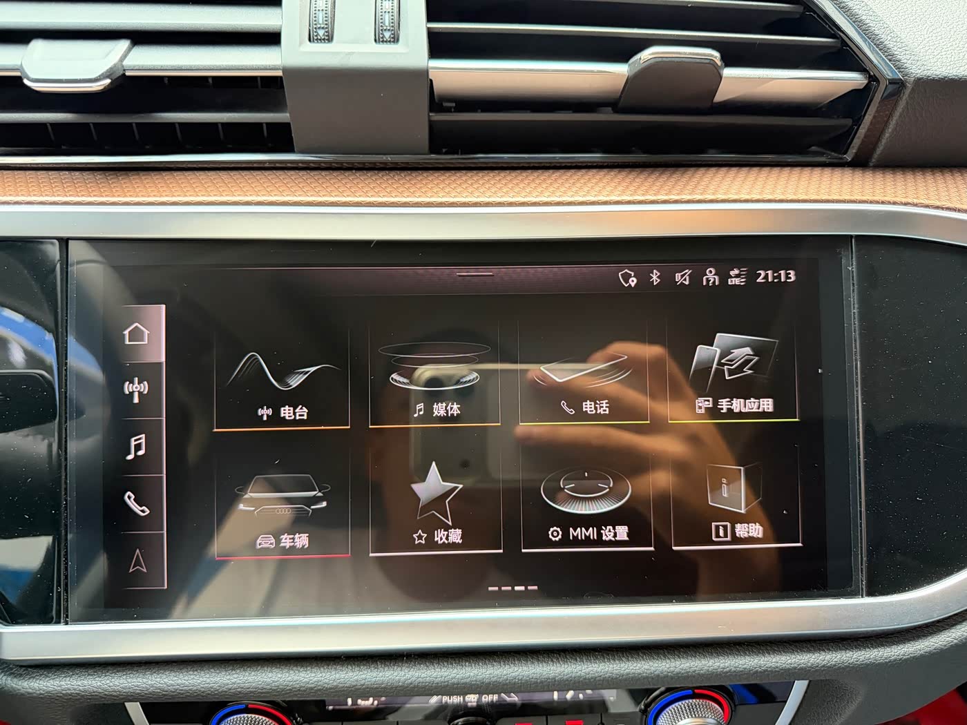 Audi Q3 1.4 л 2023 г. Белый, пробег 19000 км