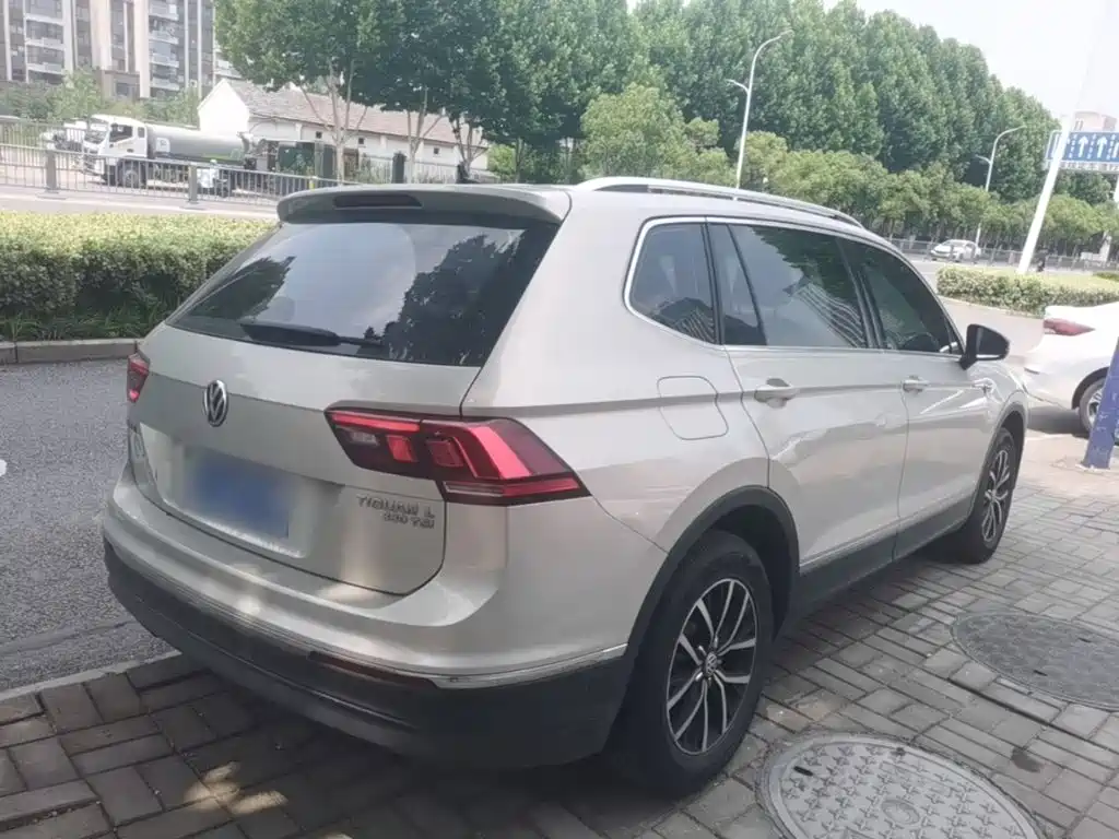 Volkswagen Tiguan L L 2017 330TSI AT Luxury