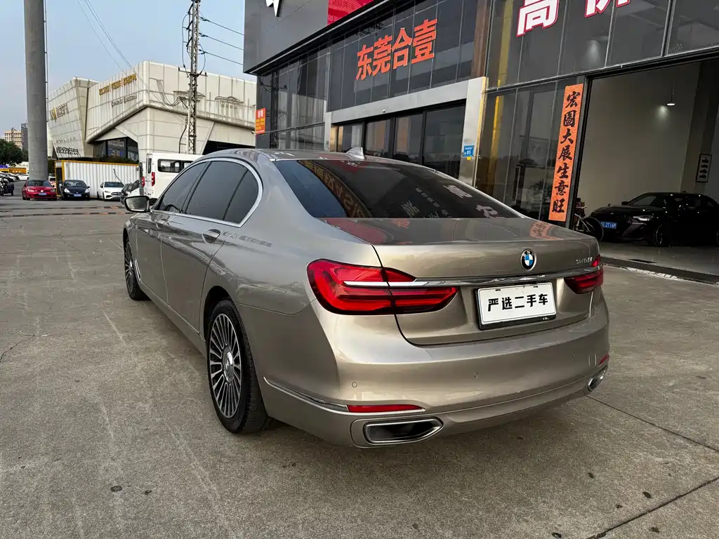 BMW 7 Series — миниатюра 6