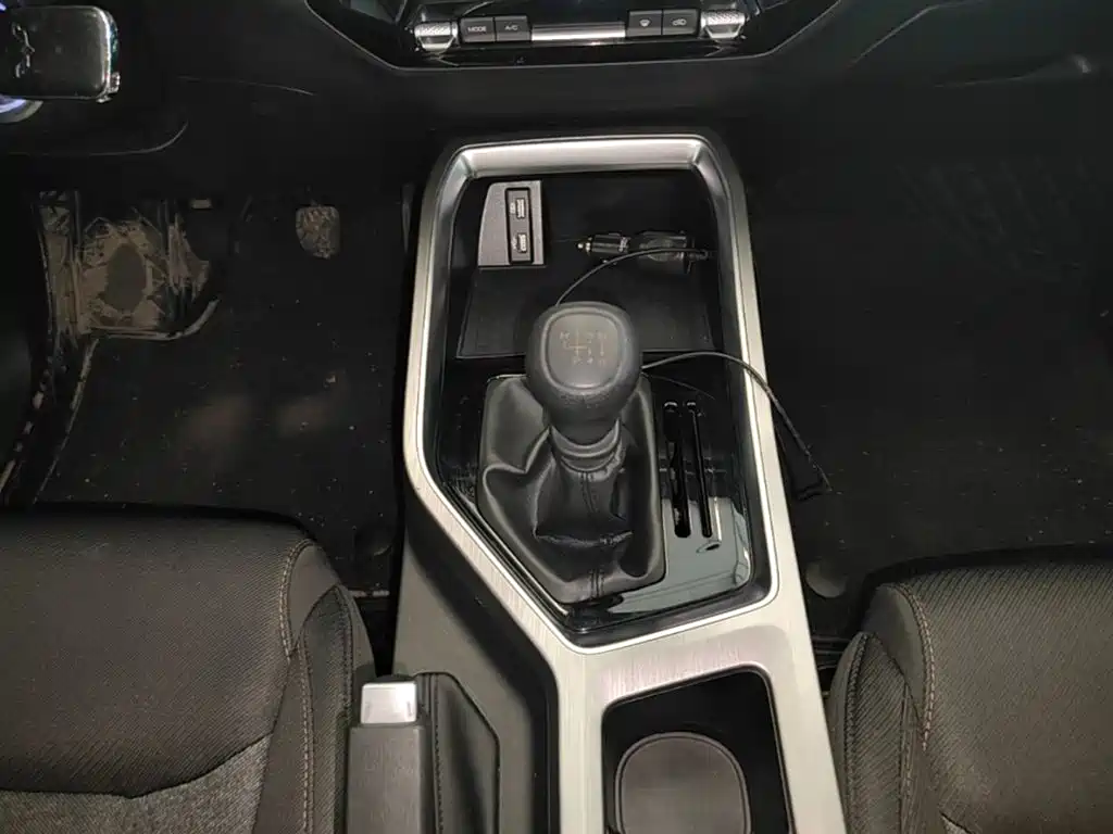 Wuling Jiachen — миниатюра 14