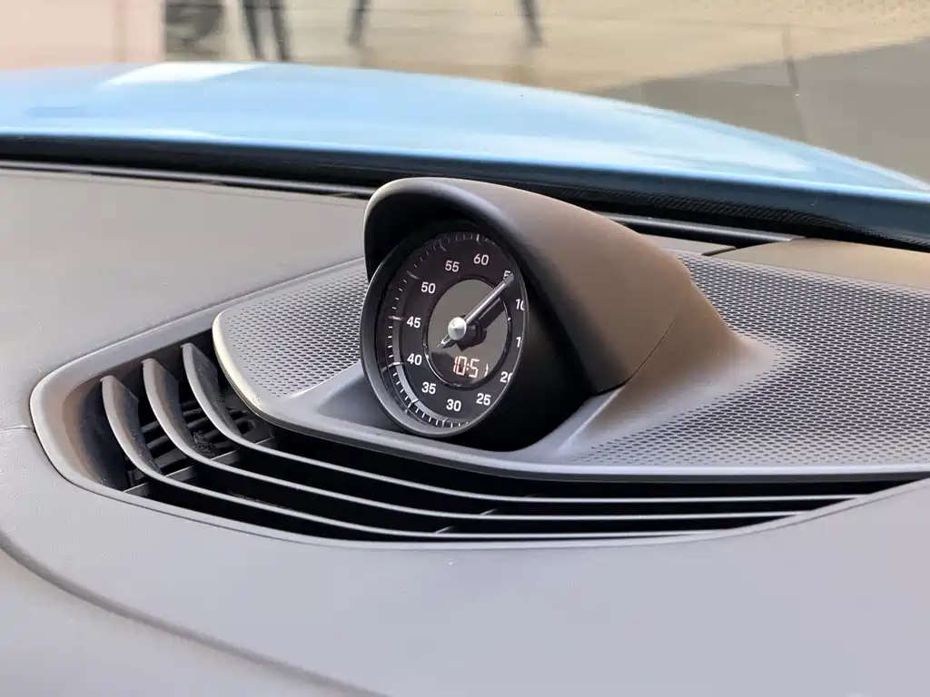 Porsche Taycan — миниатюра 18