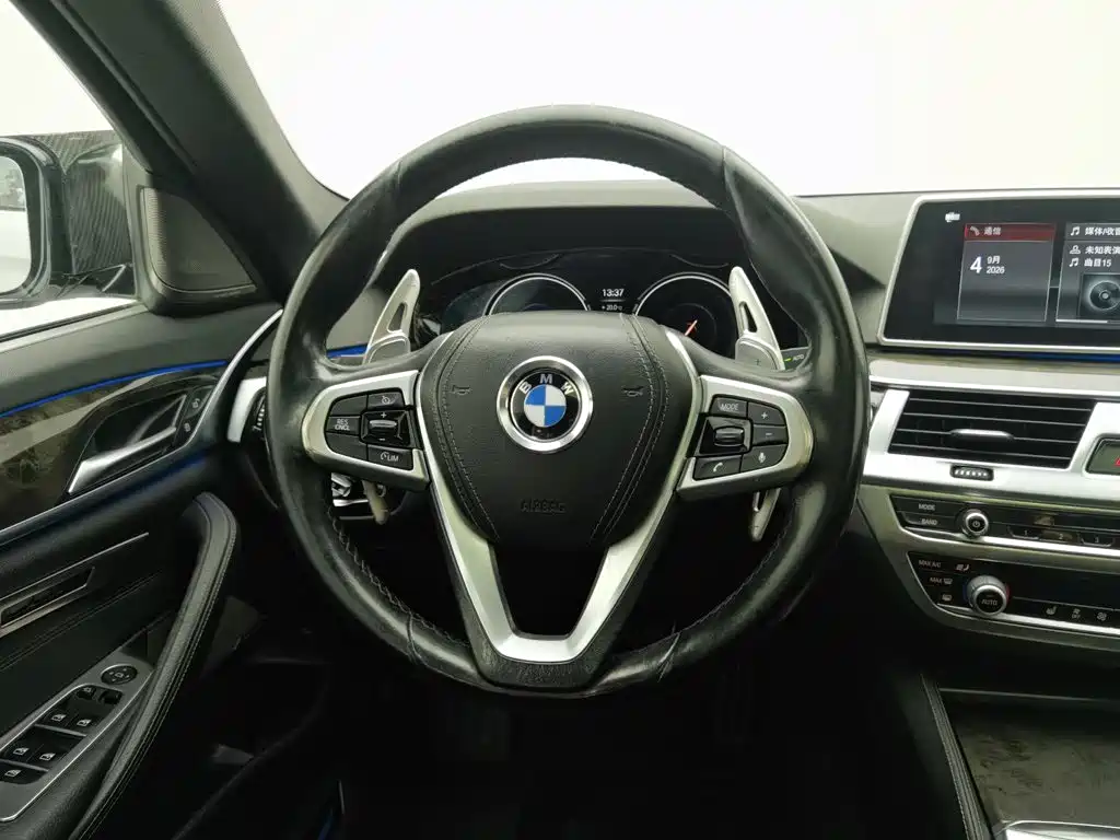 BMW 5 Series — миниатюра 11